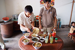 朝ご飯：プーアール茶を求めて雲南旅行。